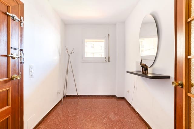 Piso de 4 habitaciones en Figueres en venta - 160.000 € (Ref: 9656225)