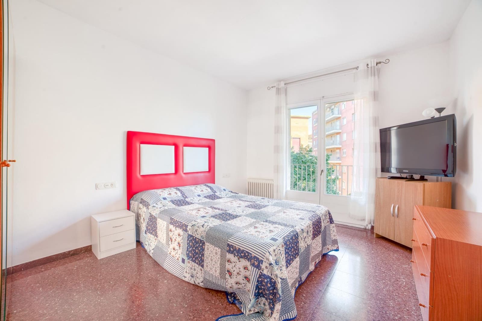 Piso de 4 habitaciones en Figueres en venta - 160.000 € (Ref: 9656225)