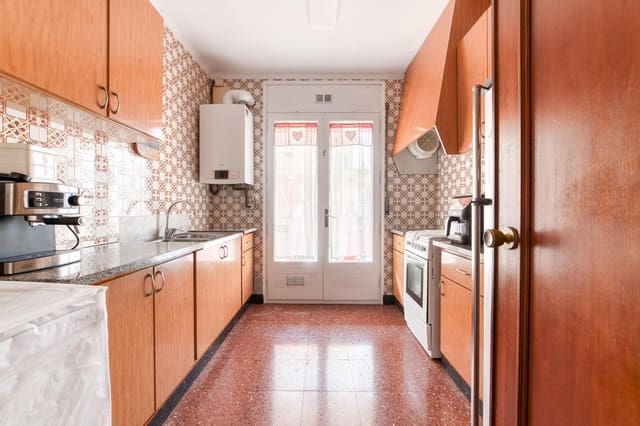 Piso de 4 habitaciones en Figueres en venta - 160.000 € (Ref: 9656225)