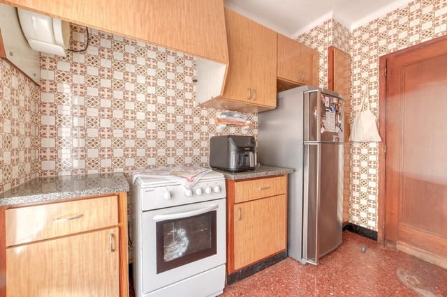 Piso de 4 habitaciones en Figueres en venta - 160.000 € (Ref: 9656225)