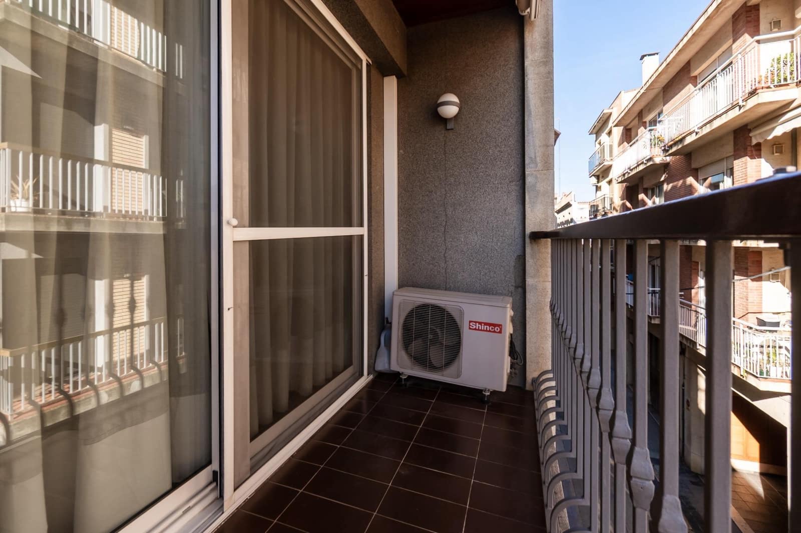 Piso de 4 habitaciones en Figueres en venta con garaje - 225.000 € (Ref: 9659559)
