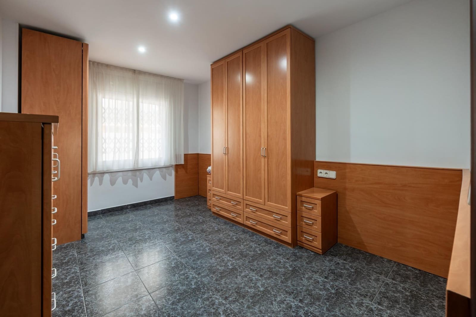 Piso de 4 habitaciones en Figueres en venta con garaje - 225.000 € (Ref: 9659559)