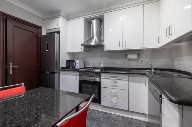 Piso de 4 habitaciones en Figueres en venta con garaje - 225.000 € (Ref: 9659559)