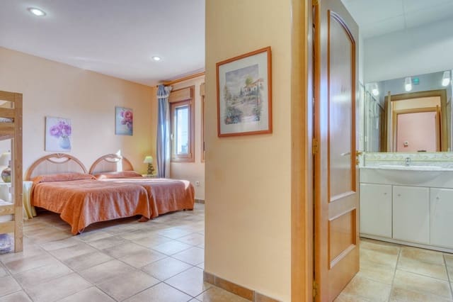 7 sovrum Villa till salu i Sils med pool garage - 590 000 € (Ref: 9666722)