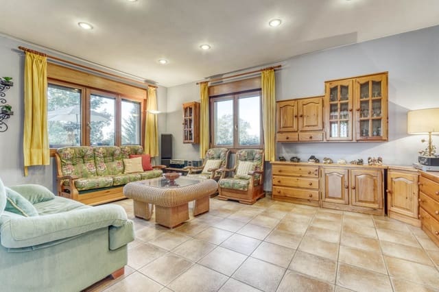 7 sovrum Villa till salu i Sils med pool garage - 590 000 € (Ref: 9666722)