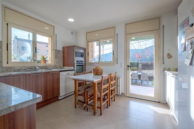 5 sypialnia Willa na sprzedaż w Santa Coloma de Farners - 490 000 € (Ref: 9666724)