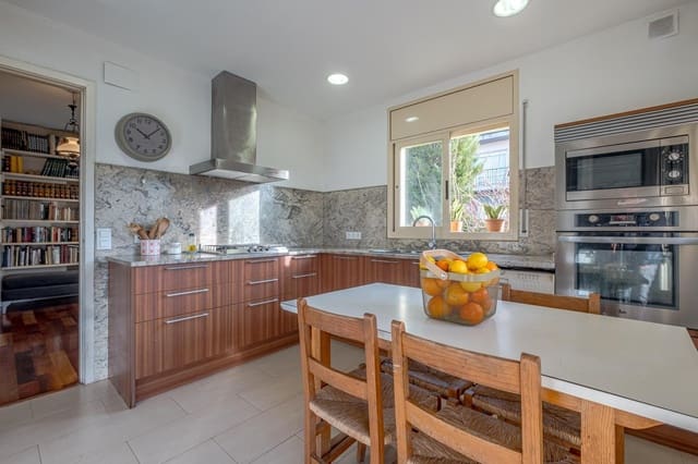 5 sypialnia Willa na sprzedaż w Santa Coloma de Farners - 490 000 € (Ref: 9666724)