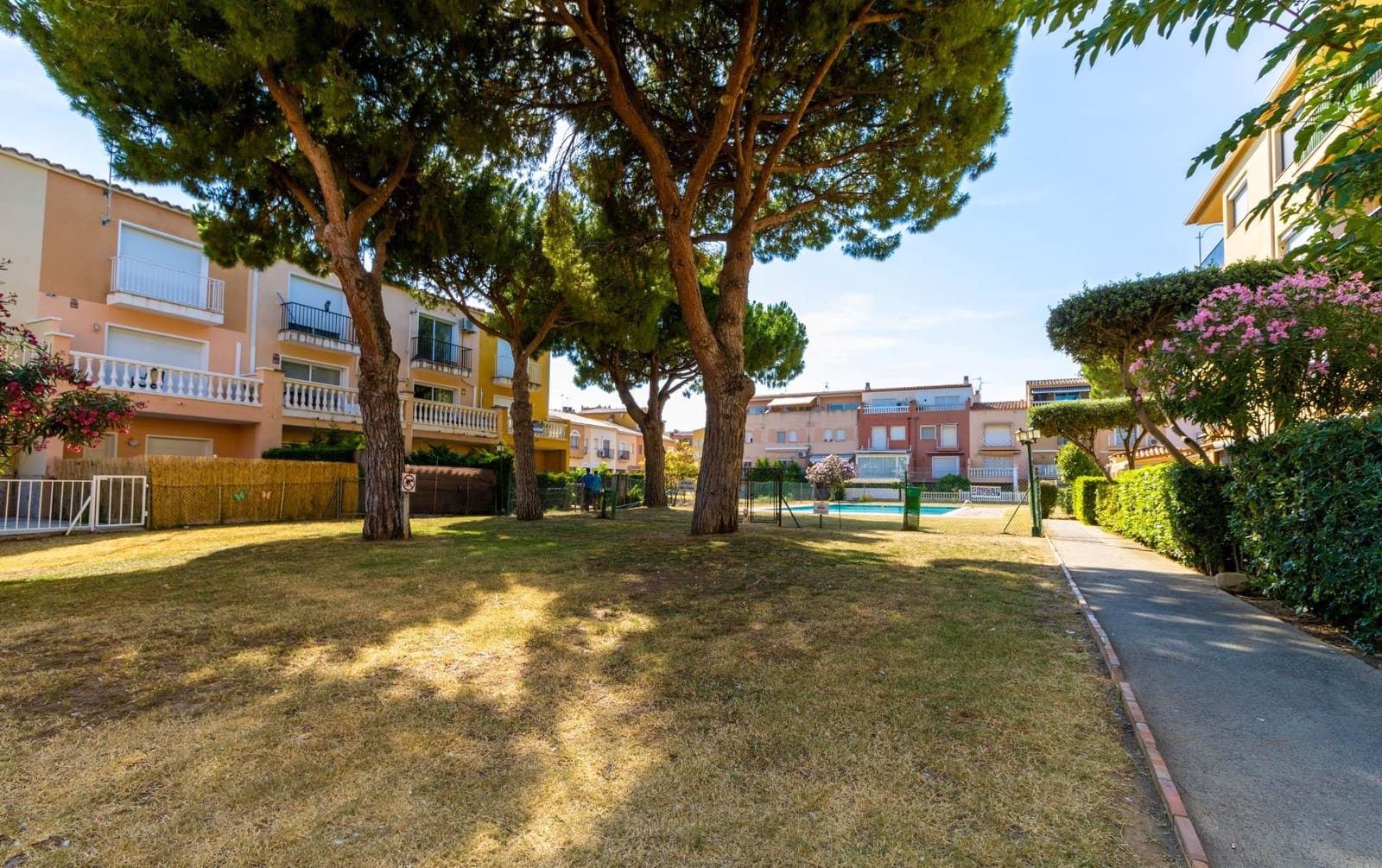 Apartamento de 2 habitaciones en Empuriabrava en venta - 199.000 € (Ref: 9670855)