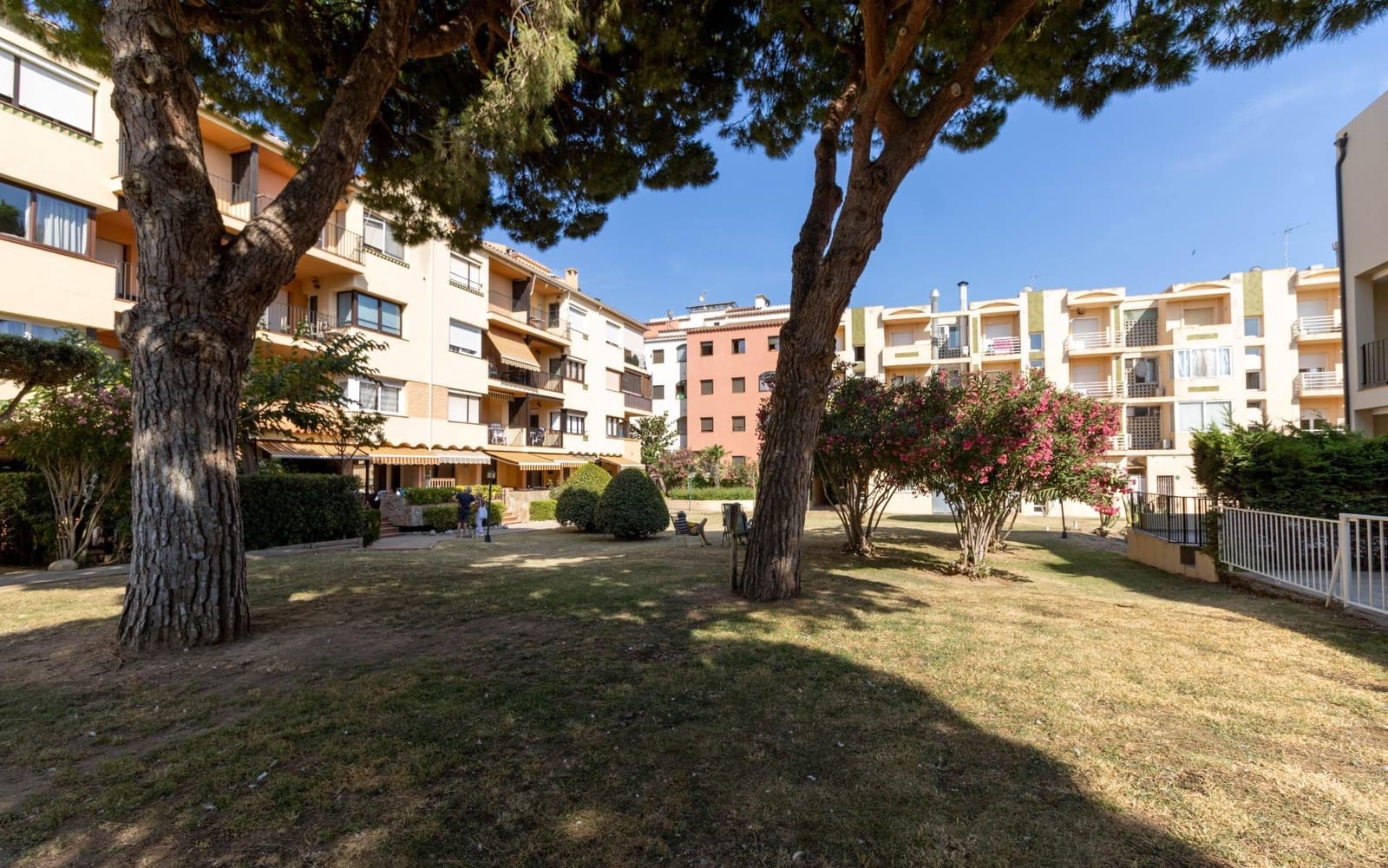 Apartamento de 2 habitaciones en Empuriabrava en venta - 199.000 € (Ref: 9670855)