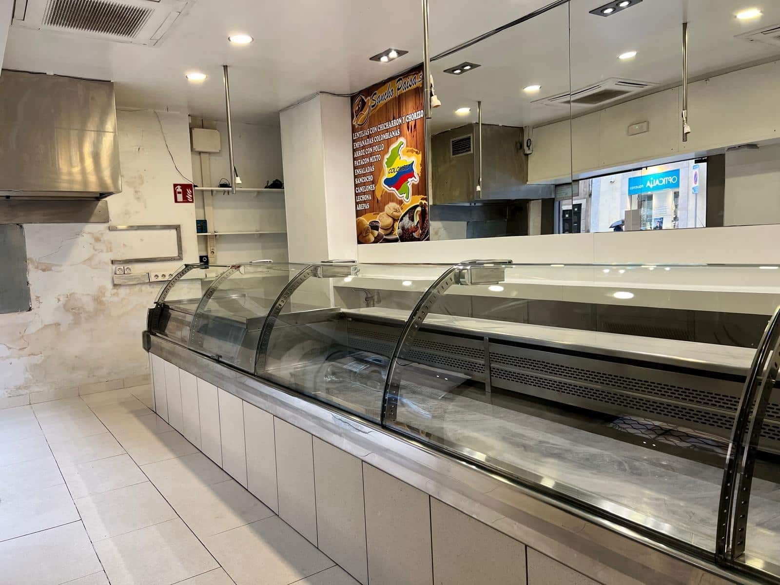 Commercial for rent in Figueres - € 700 (Ref: 9702077)