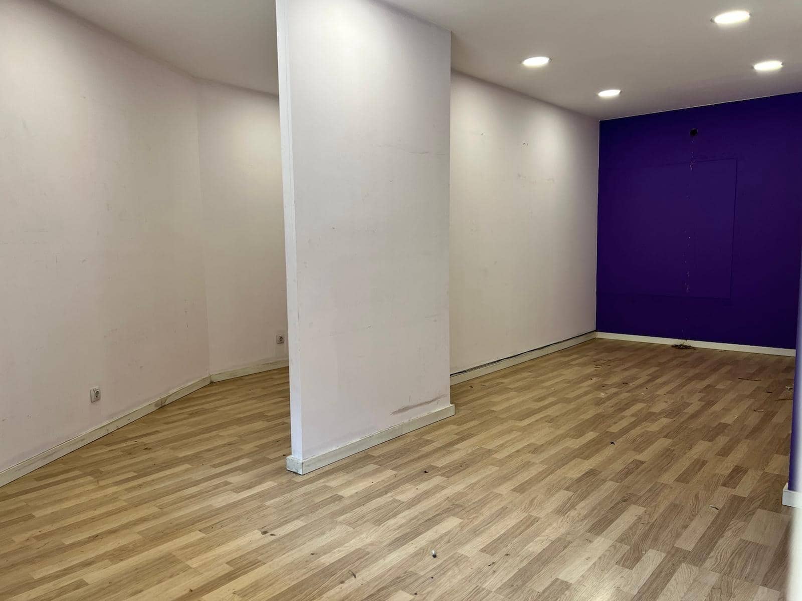 Commercial for rent in Figueres - € 450 (Ref: 9715055)