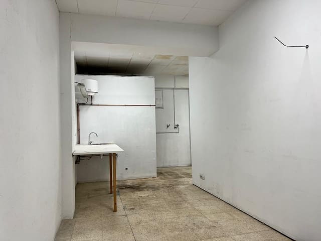 Commercieel te huur in Figueres - € 450 (Ref: 9715055)