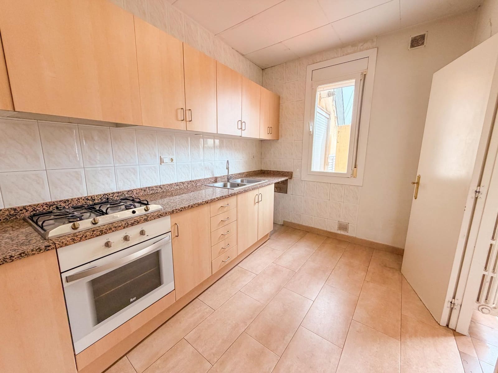 4 soverom Bedrift til salgs i Figueres - € 350 000 (Ref: 9780710)