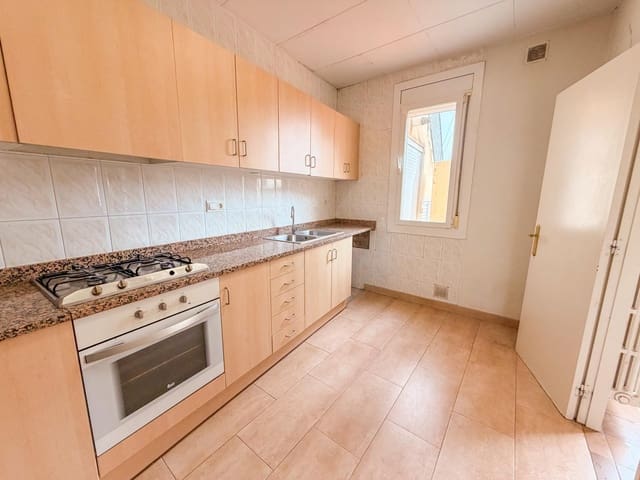 4 soverom Bedrift til salgs i Figueres - € 350 000 (Ref: 9780710)