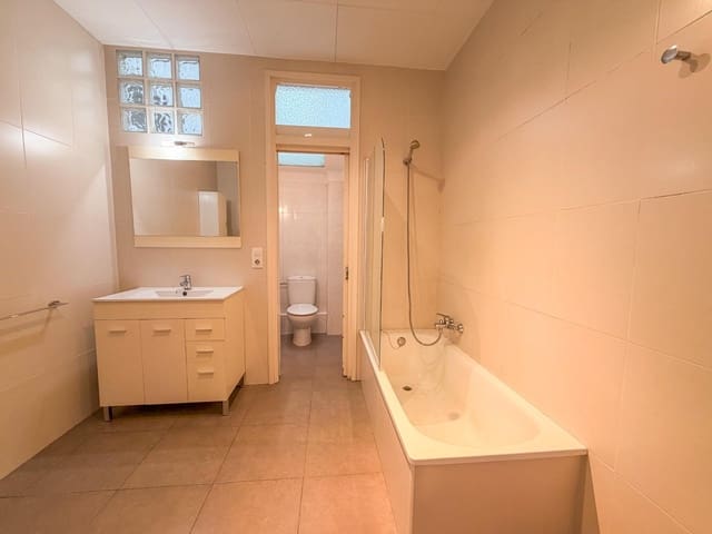 4 soverom Bedrift til salgs i Figueres - € 350 000 (Ref: 9780710)