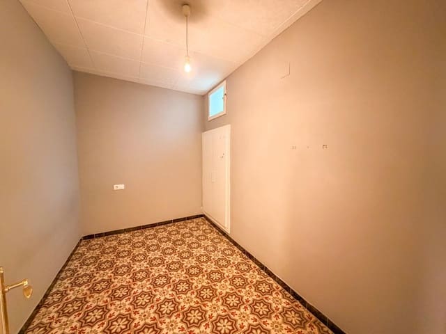 4 soverom Bedrift til salgs i Figueres - € 350 000 (Ref: 9780710)