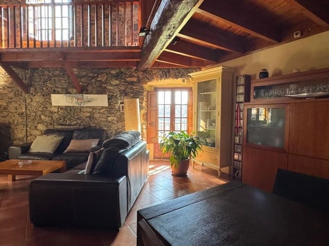 4 makuuhuone Huvila myytävänä paikassa Rabós mukana 
autotalli - 550 000 € (Ref: 9791197)