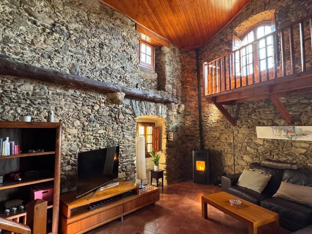 4 makuuhuone Huvila myytävänä paikassa Rabos mukana 
autotalli - 550 000 € (Ref: 9791197)