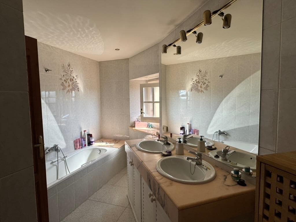 4 makuuhuone Huvila myytävänä paikassa Rabos mukana 
autotalli - 550 000 € (Ref: 9791197)