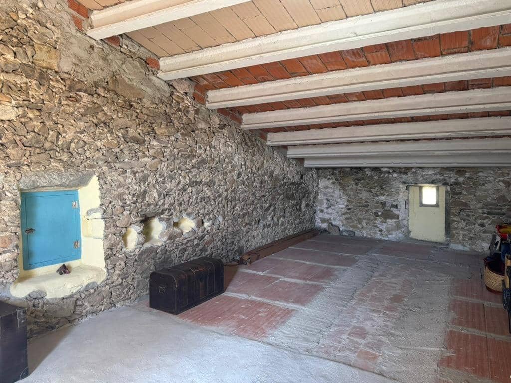 4 makuuhuone Huvila myytävänä paikassa Rabos mukana 
autotalli - 550 000 € (Ref: 9791197)