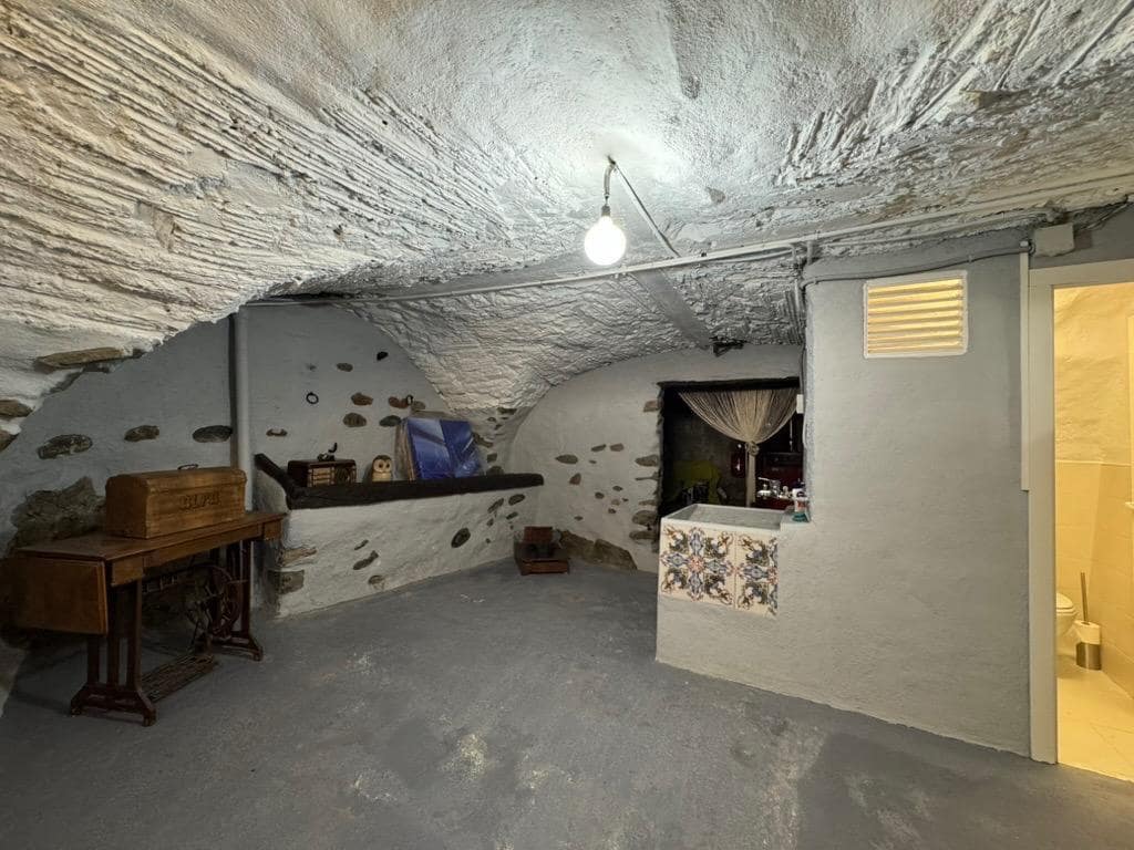 4 makuuhuone Huvila myytävänä paikassa Rabos mukana 
autotalli - 550 000 € (Ref: 9791197)