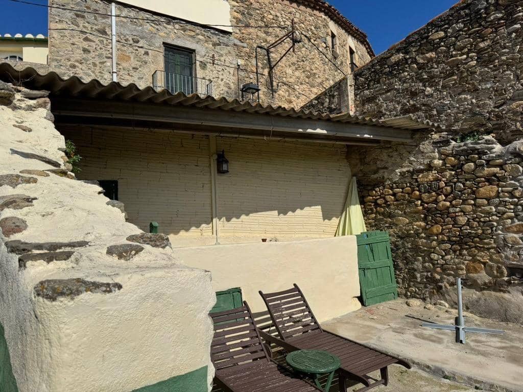 4 makuuhuone Huvila myytävänä paikassa Rabos mukana 
autotalli - 550 000 € (Ref: 9791197)