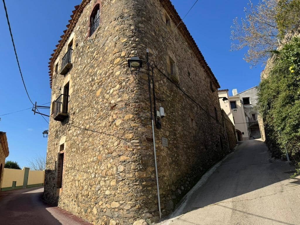 4 makuuhuone Huvila myytävänä paikassa Rabos mukana 
autotalli - 550 000 € (Ref: 9791197)