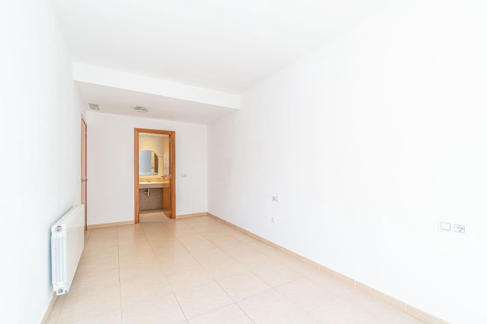 3 bedroom Flat for sale in Figueres with garage - € 185,000 (Ref: 9812263)