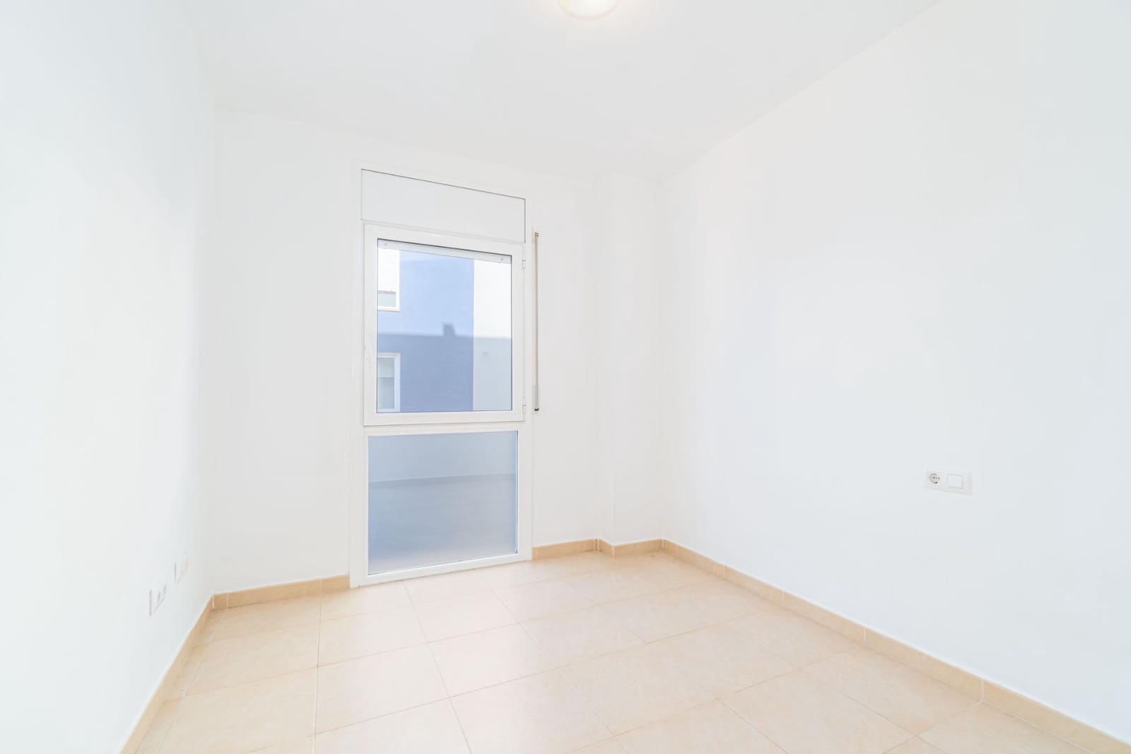 3 bedroom Flat for sale in Figueres with garage - € 185,000 (Ref: 9812263)