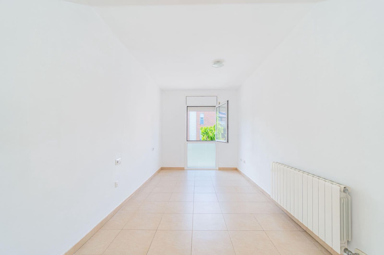 3 bedroom Flat for sale in Figueres with garage - € 185,000 (Ref: 9812263)