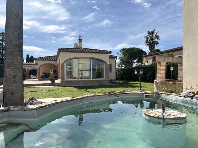 4 slaapkamer Villa te koop in Sant Pere Pescador met zwembad garage - € 495.000 (Ref: 9812264)