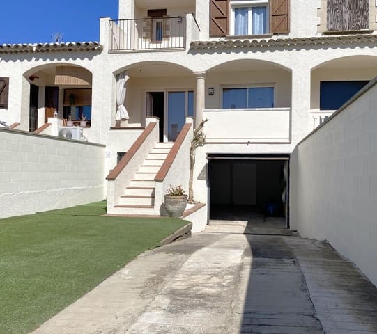 2 bedroom Townhouse for sale in Sant Pere Pescador with garage - € 289,000 (Ref: 9820331)