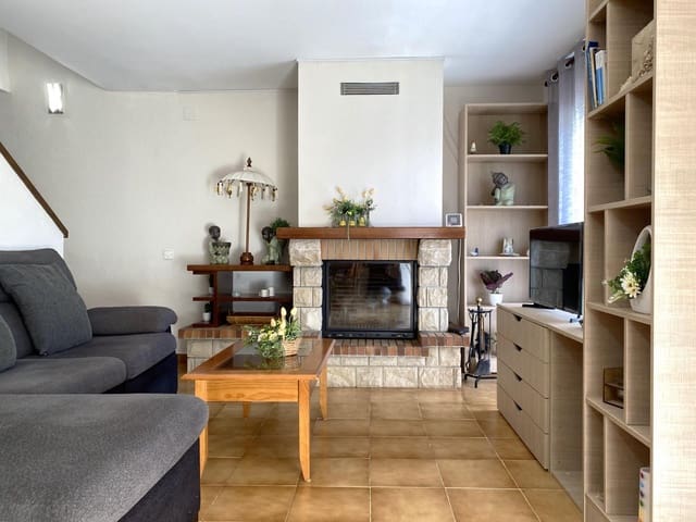 2 bedroom Townhouse for sale in Sant Pere Pescador with garage - € 289,000 (Ref: 9820331)