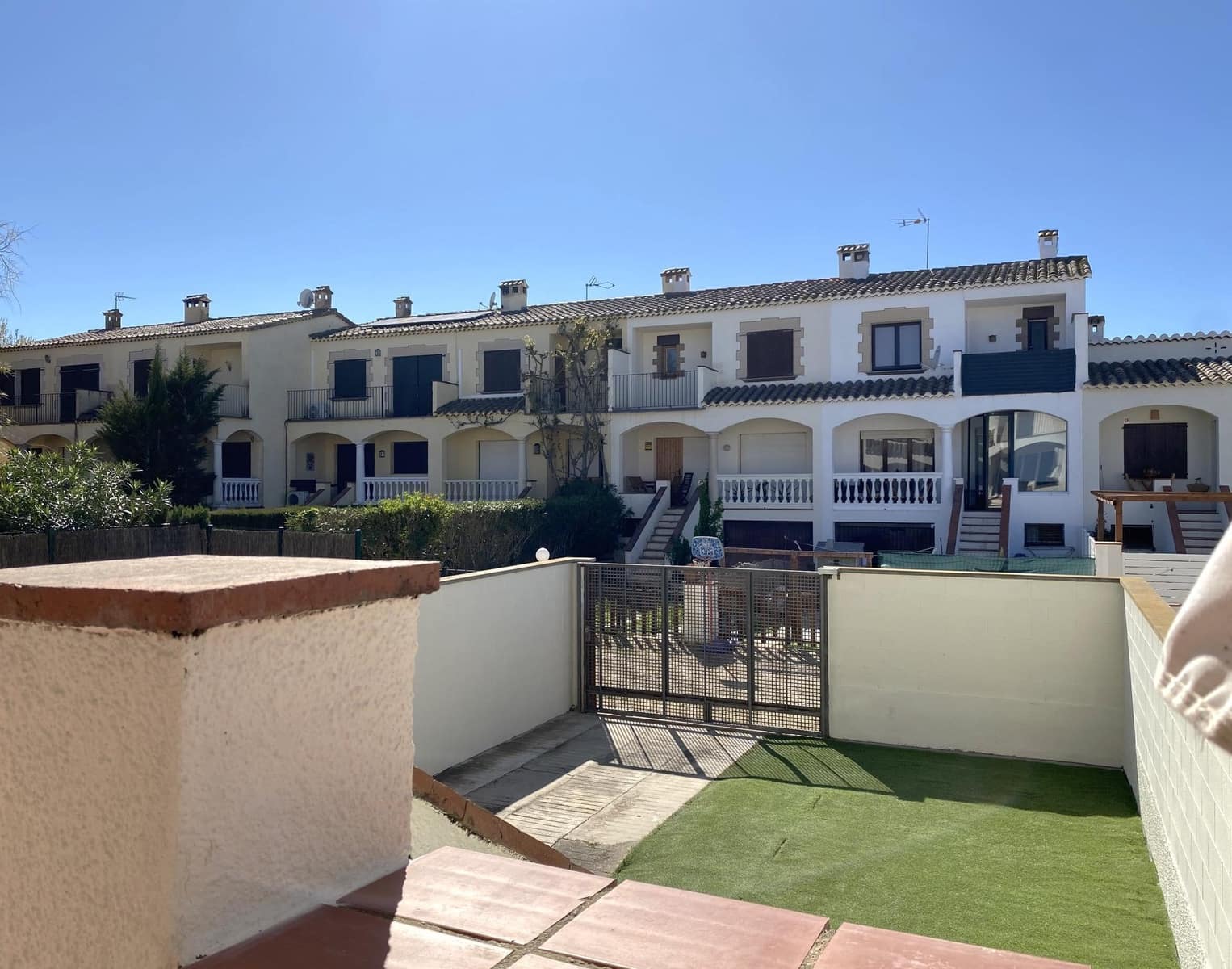 2 bedroom Townhouse for sale in Sant Pere Pescador with garage - € 289,000 (Ref: 9820331)