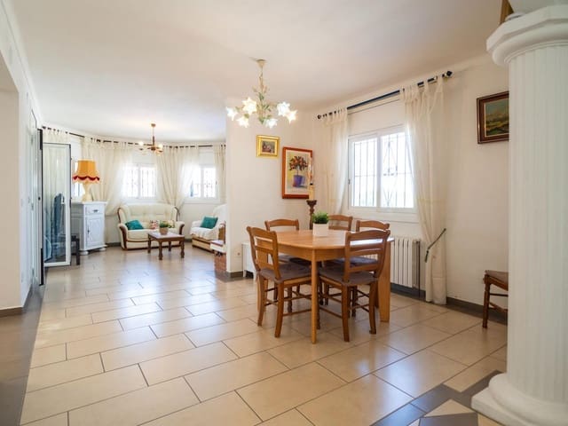 4 chambre Villa/Maison à vendre à L'Escala avec piscine garage - 559 000 € (Ref: 9823041)