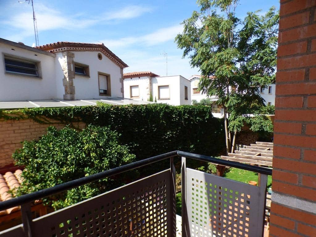 3 bedroom Flat for sale in Figueres - € 175,000 (Ref: 9927543)
