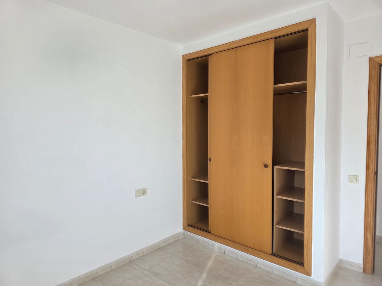 3 bedroom Flat for sale in Figueres - € 175,000 (Ref: 9927543)