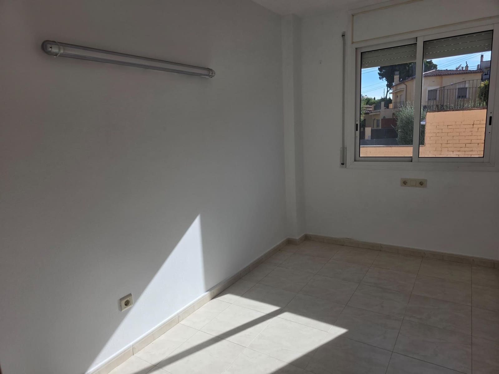 3 bedroom Flat for sale in Figueres - € 175,000 (Ref: 9927543)