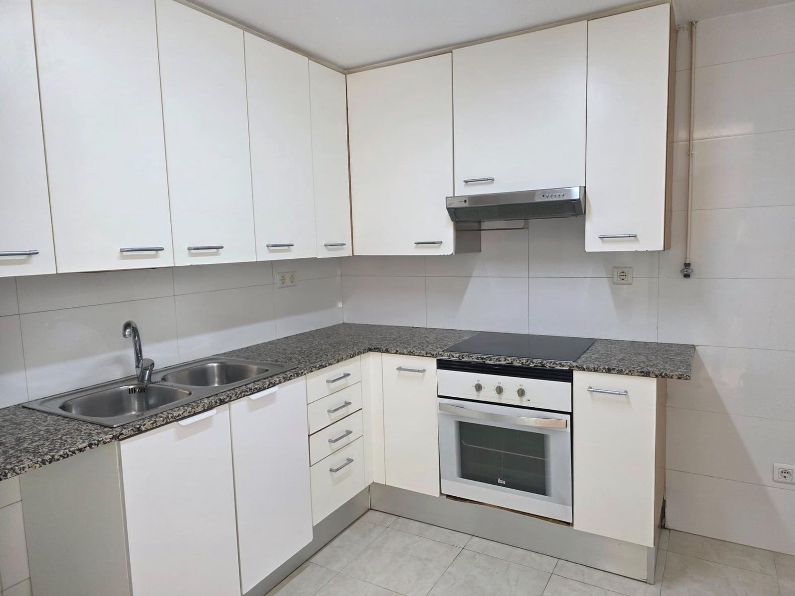 3 bedroom Flat for sale in Figueres - € 175,000 (Ref: 9927543)