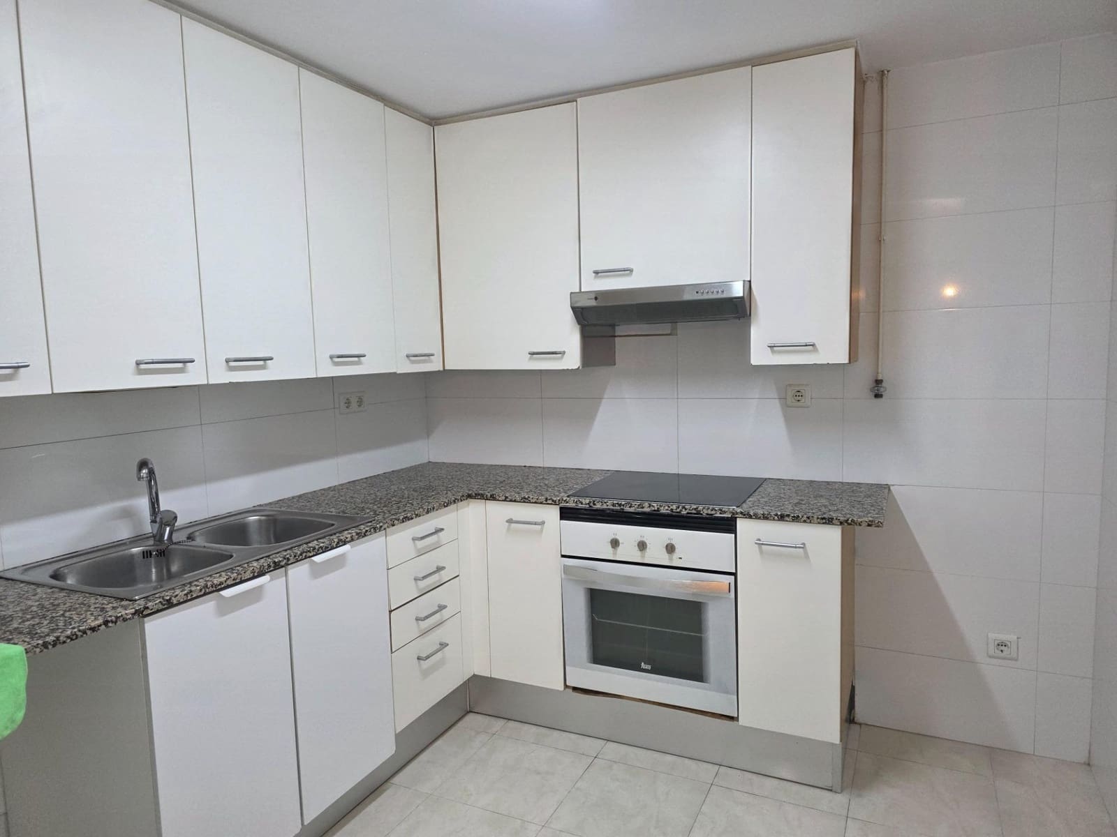 3 bedroom Flat for sale in Figueres - € 175,000 (Ref: 9927543)
