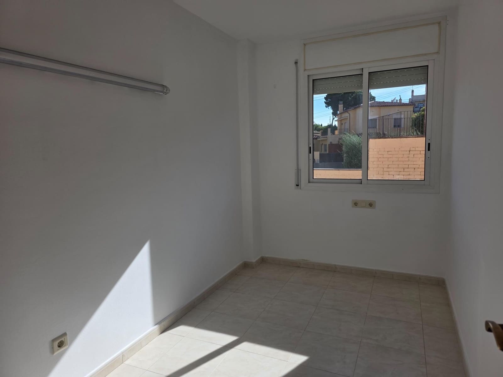 3 bedroom Flat for sale in Figueres - € 175,000 (Ref: 9927543)