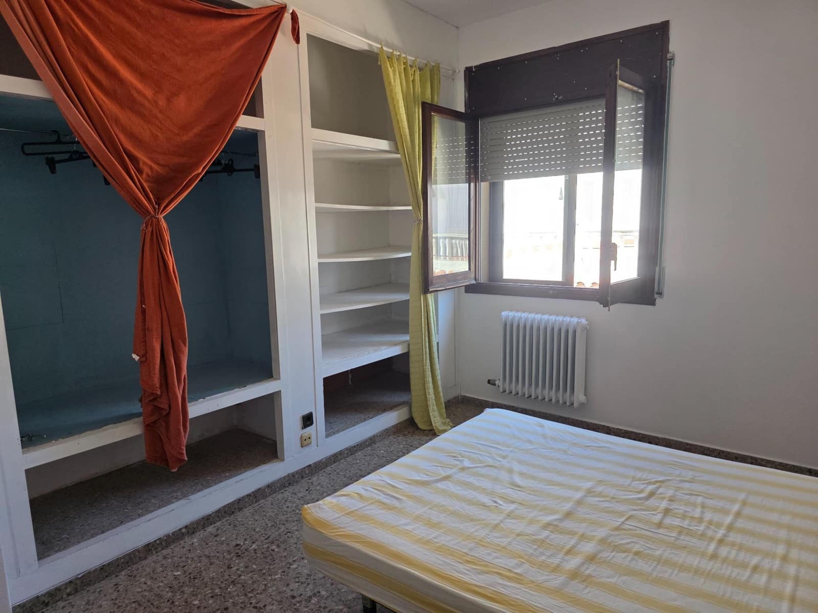 6 chambre Villa/Maison Mitoyenne à vendre à Llanca avec garage - 360 000 € (Ref: 9927545)