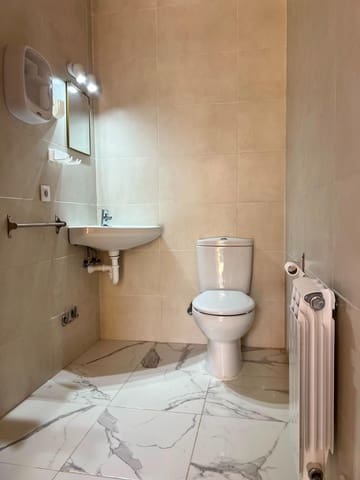 4 bedroom Villa for rent in Avinyonet de Puigventós with garage - € 1,300 (Ref: 9927547)
