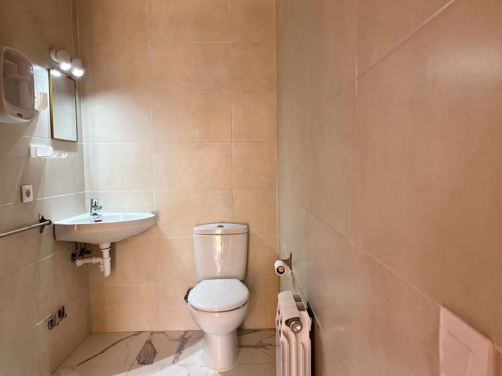 4 bedroom Villa for rent in Avinyonet de Puigventos with garage - € 1,300 (Ref: 9927547)