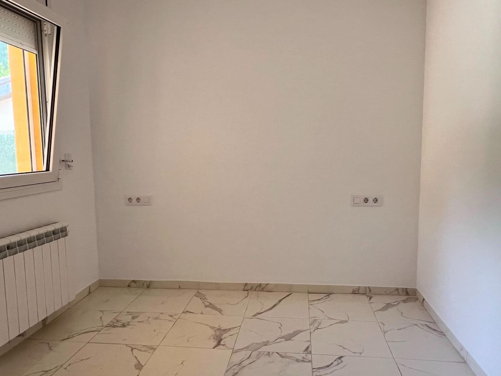 4 bedroom Villa for rent in Avinyonet de Puigventos with garage - € 1,300 (Ref: 9927547)