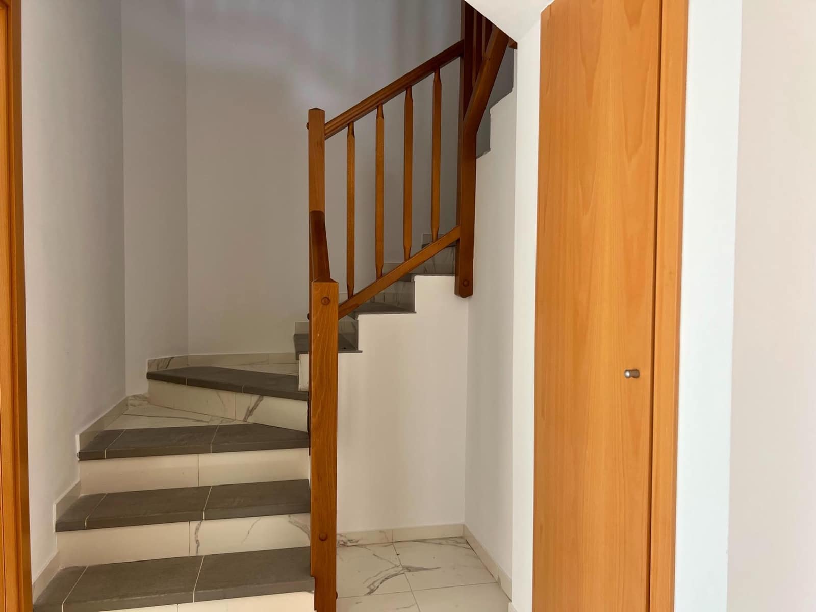 4 bedroom Villa for rent in Avinyonet de Puigventos with garage - € 1,300 (Ref: 9927547)