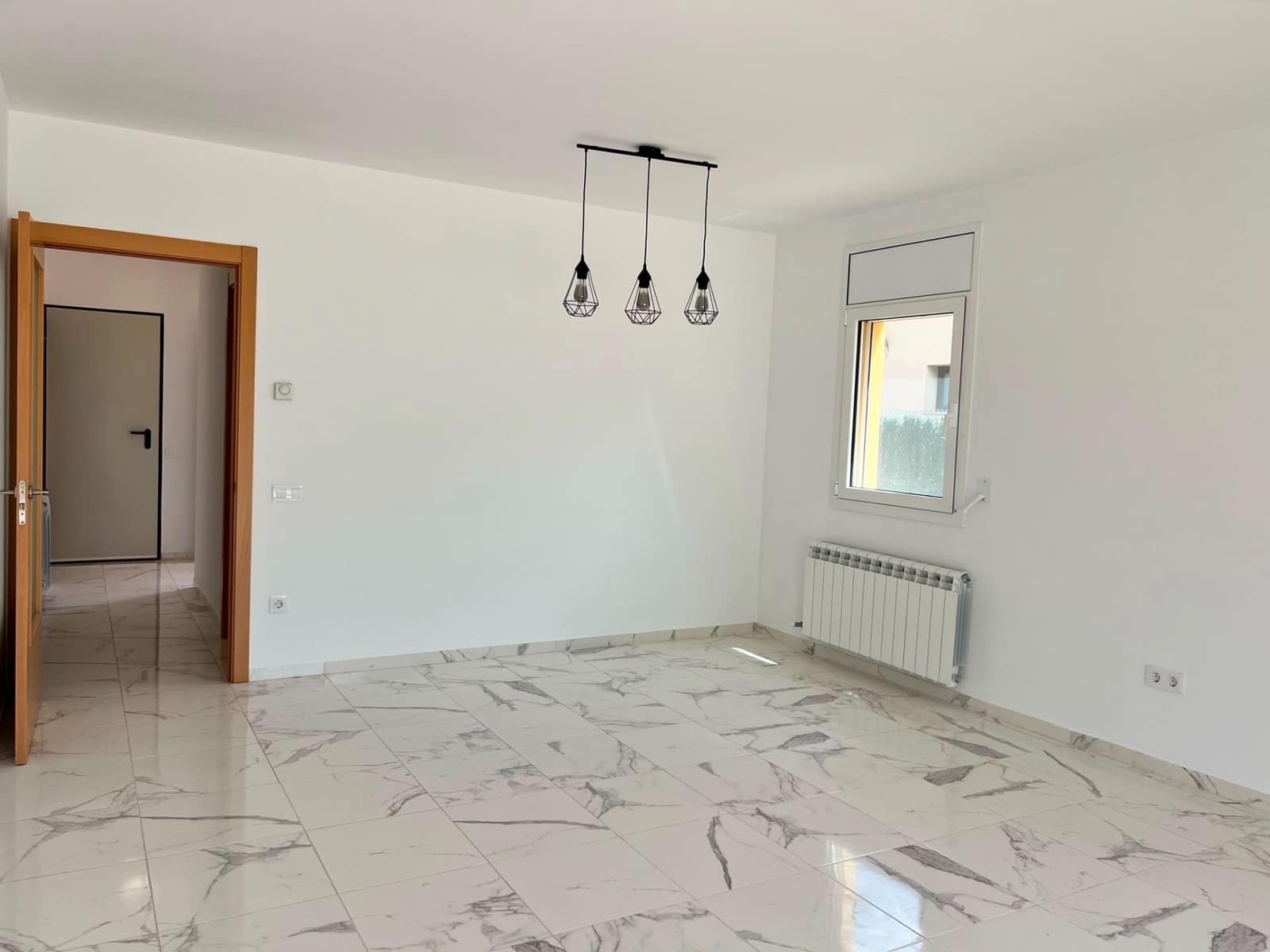 4 bedroom Villa for rent in Avinyonet de Puigventos with garage - € 1,300 (Ref: 9927547)