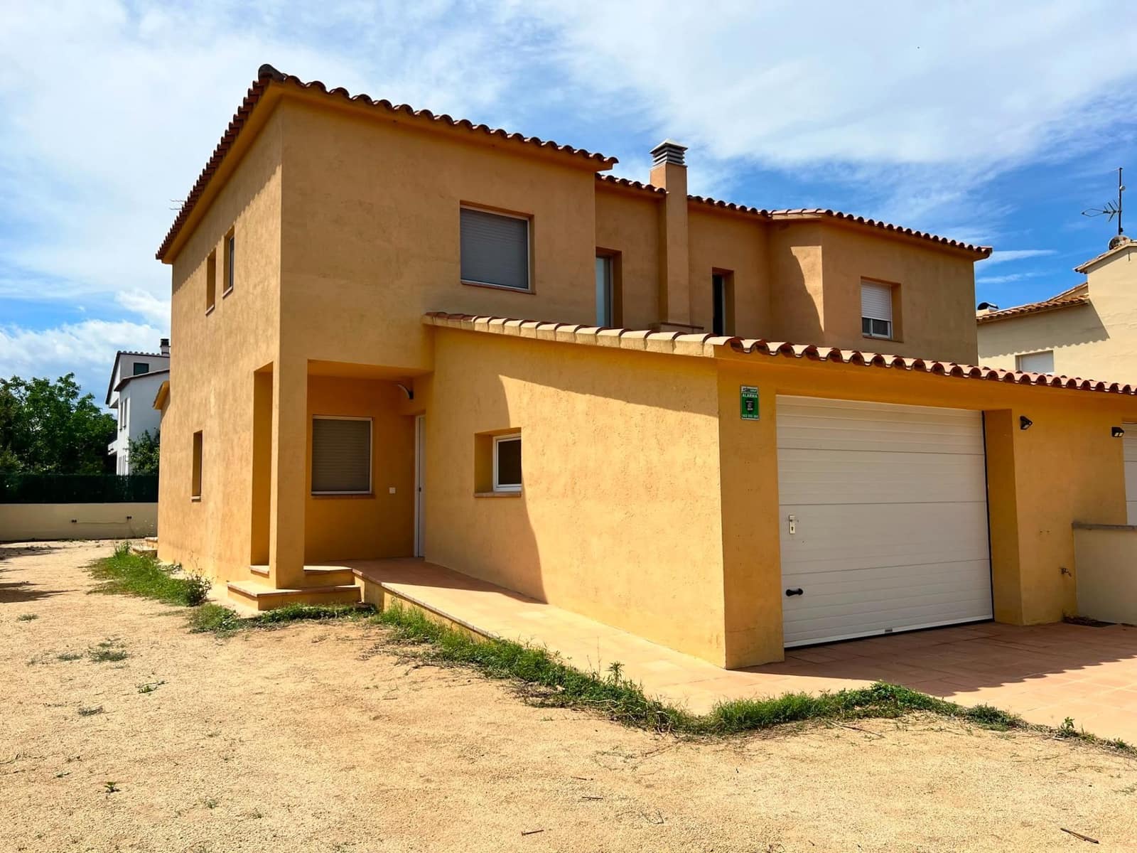 4 bedroom Villa for rent in Avinyonet de Puigventos with garage - € 1,300 (Ref: 9927547)