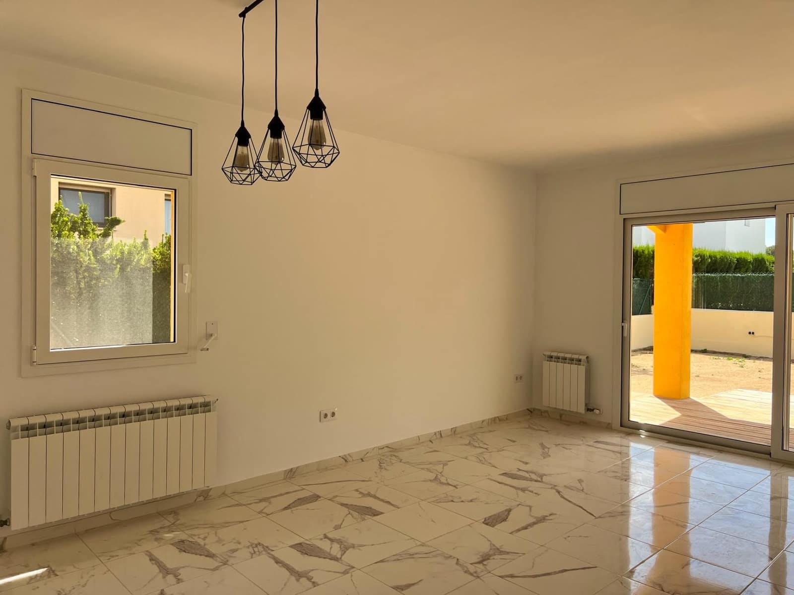 4 bedroom Villa for rent in Avinyonet de Puigventos with garage - € 1,300 (Ref: 9927547)