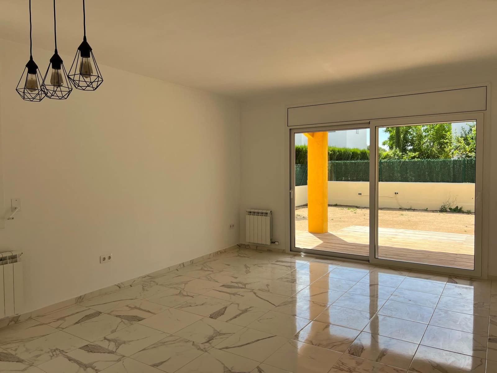 4 bedroom Villa for rent in Avinyonet de Puigventos with garage - € 1,300 (Ref: 9927547)